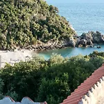 Pensionat Rizos Bay 3*