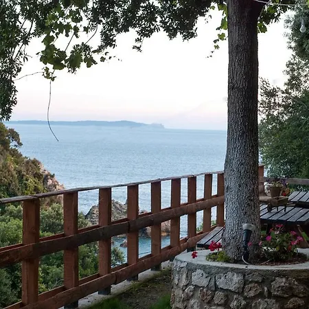 Πανσιόν Rizos Bay 3*